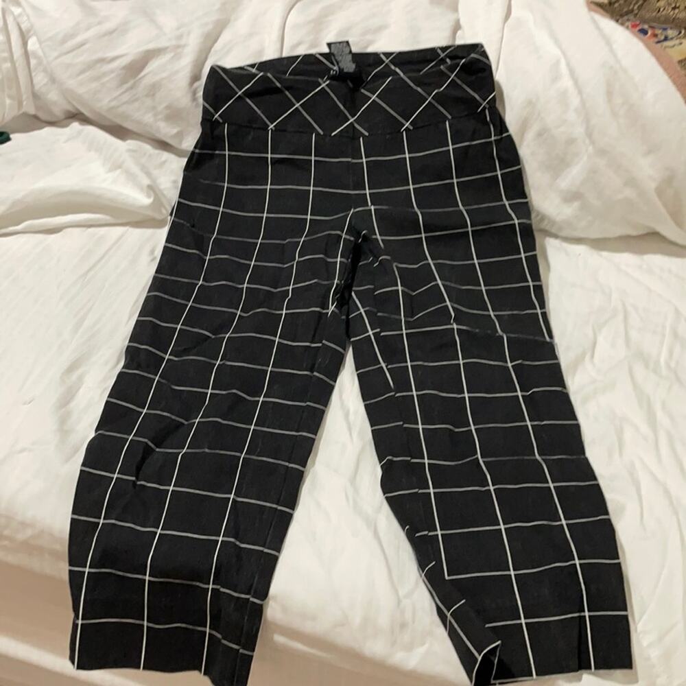 Zac & Rachel 6 black white window pain nylon/spandex stretch capri euc